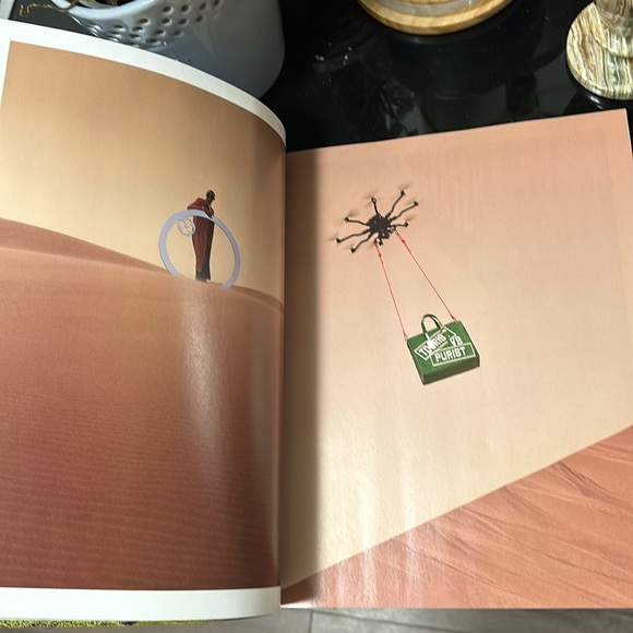 Louis Vuitton THE BOOK #12, LIMITED EDITION! - Picture 4 of 5